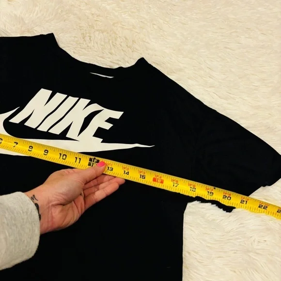 Nike cropped Futura logo t-shirt in black Woman’s size Small - Picture 6 of 12